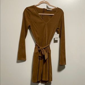 Beautiful tie belt long sleeve dress